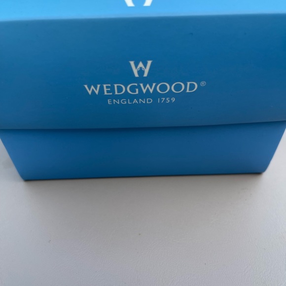 Wedgwood Christmas Relief Ornament In White New In Box - Picture 3 of 4